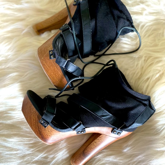 Open toe blk heels - Picture 3 of 3